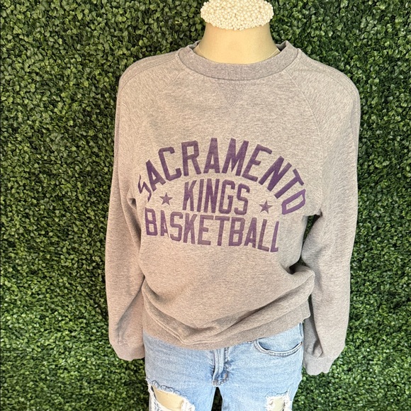 adidas Gray Sacramento Kings Basketball Sweater - Picture 2 of 5